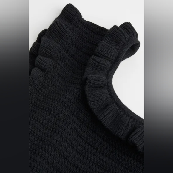  Ruffle-trimmed Crop Top - Picture 2 of 4